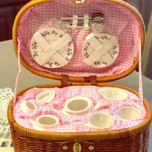 Antique style tea set (never used)